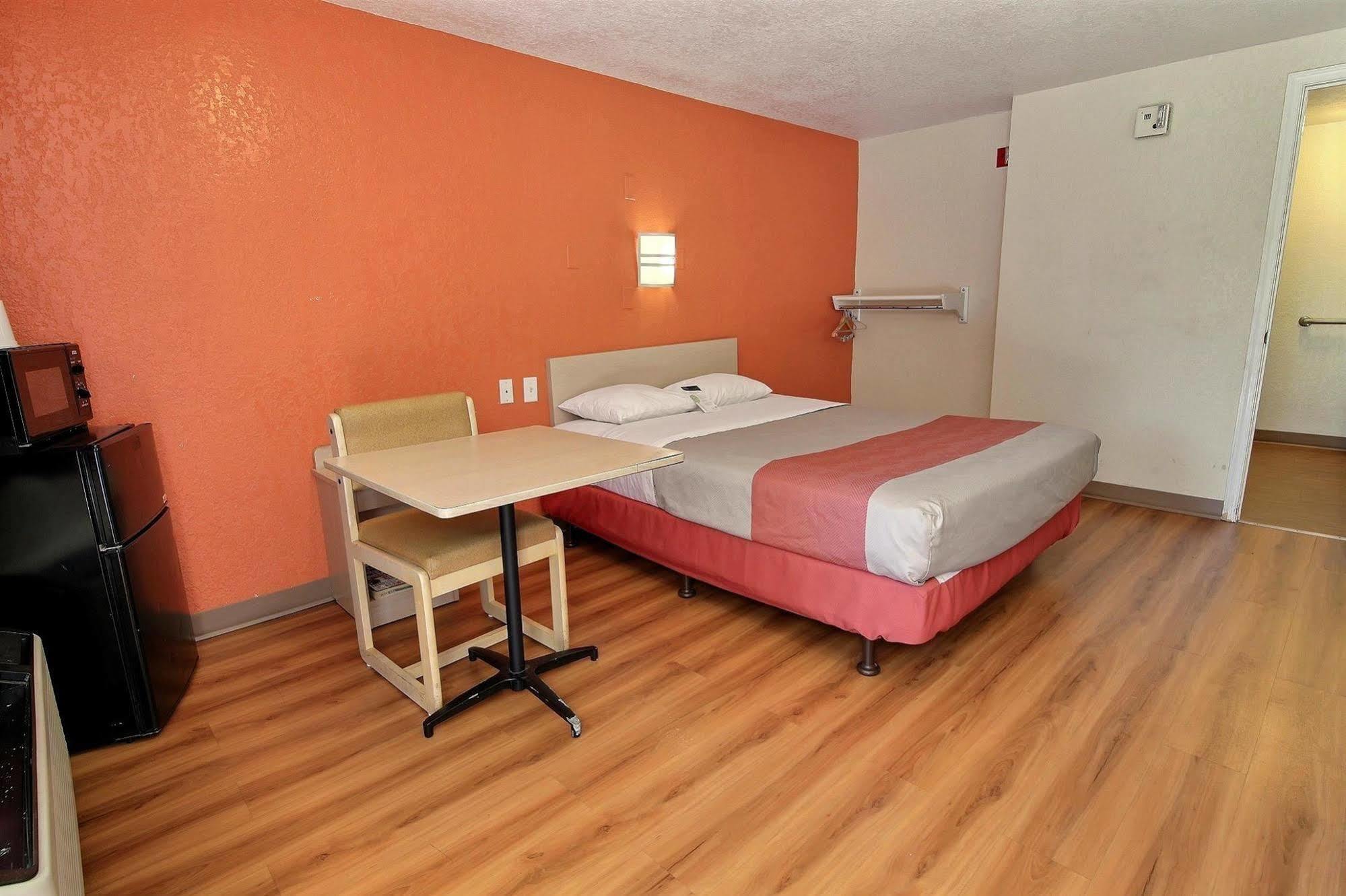 Motel 6-Newport News, Va Zewnętrze zdjęcie