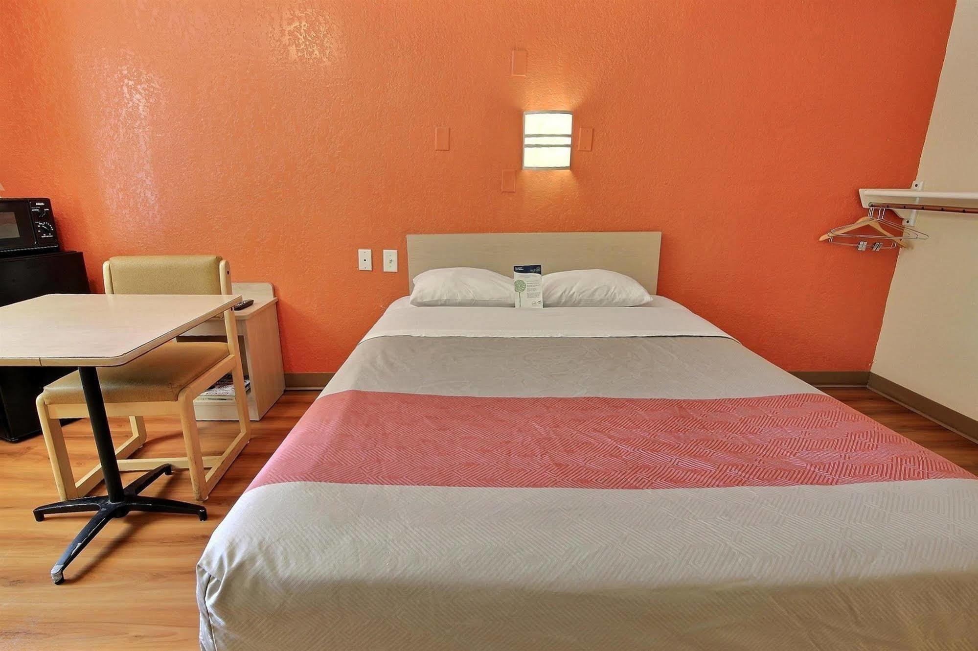 Motel 6-Newport News, Va Zewnętrze zdjęcie